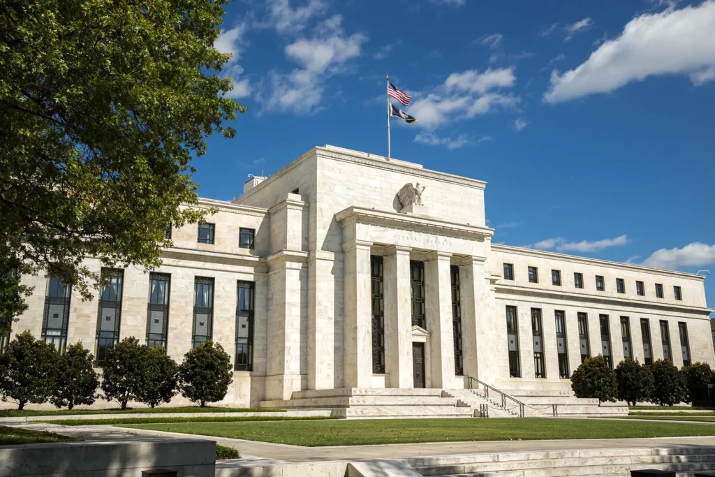 Warns Investors as Big Players
